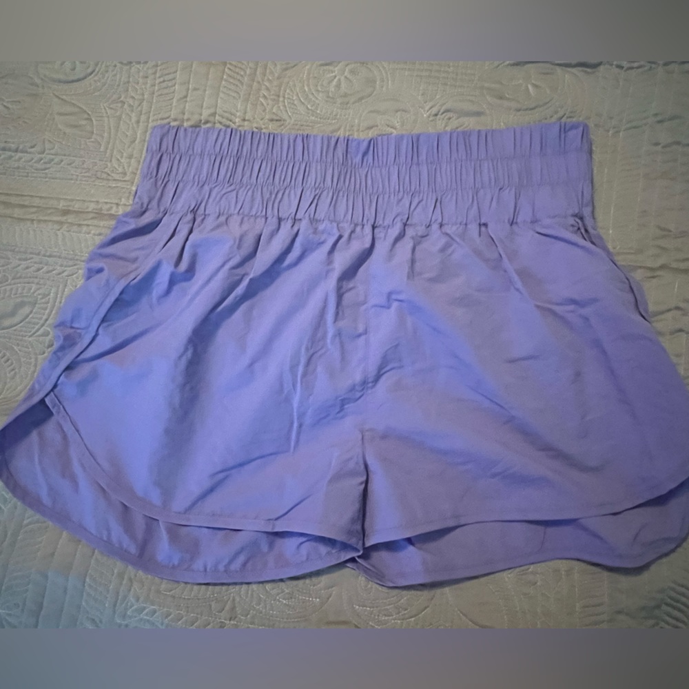 Zenana windbreaker shorts
Lilac/lavender color